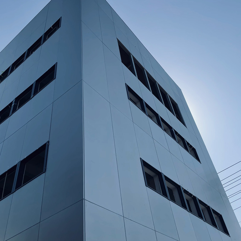 Unitized aluminium vliesgevel